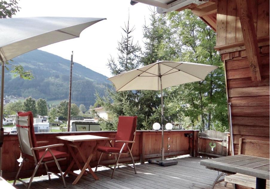 Chalet - Direkt Am 5 Sterne Campingplatz Aufenfeld Im Zillertal Mit Hallenbad Und Sauna Aschau Im Zillertal エクステリア 写真